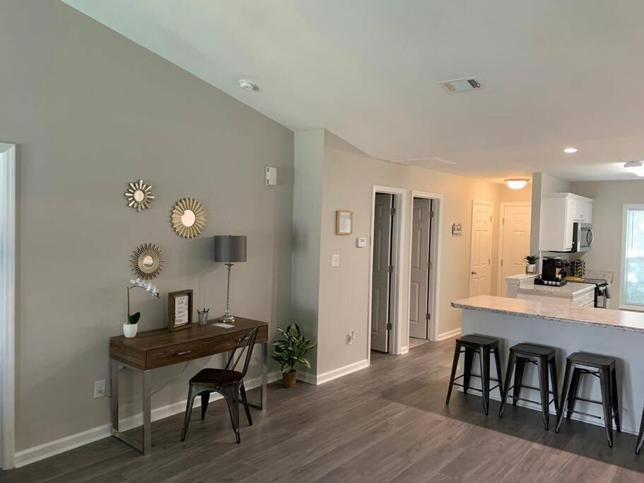 Comfy, Stylish Townhome Near I-20! 奧古斯塔 外观 照片